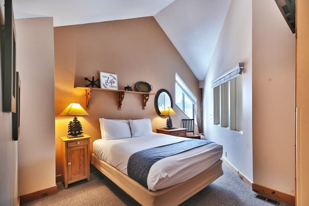 Queen Esther 2447 4 Bedroom Condo by Redawning