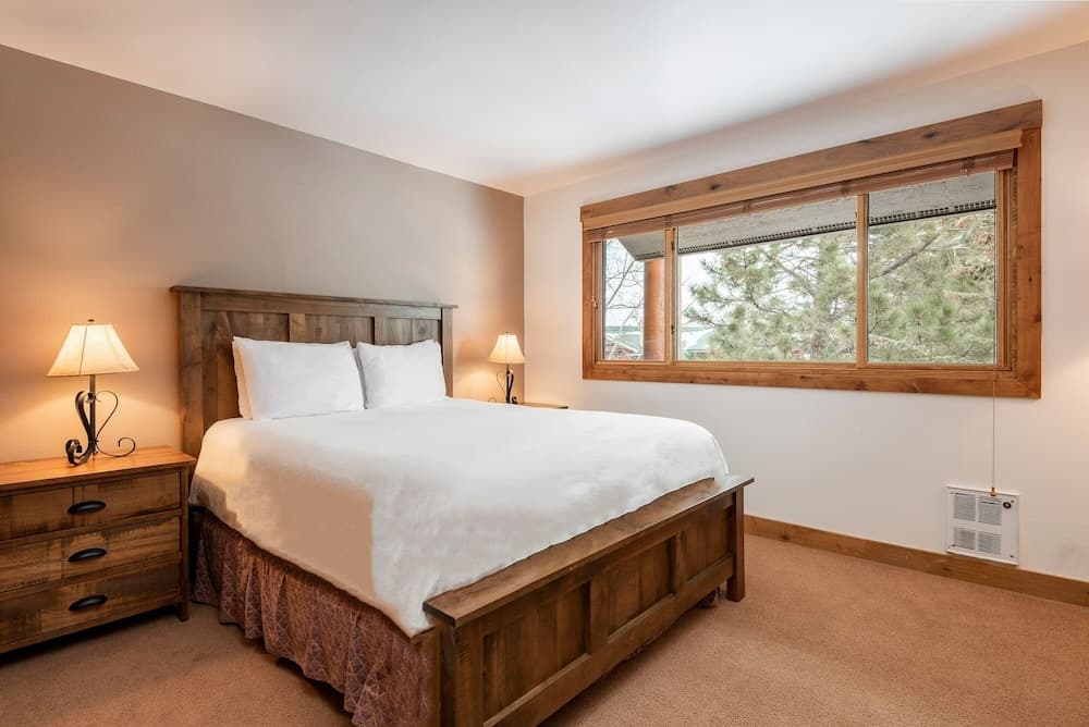 Snow Flower 074 3 Bedroom Condo by RedAwning