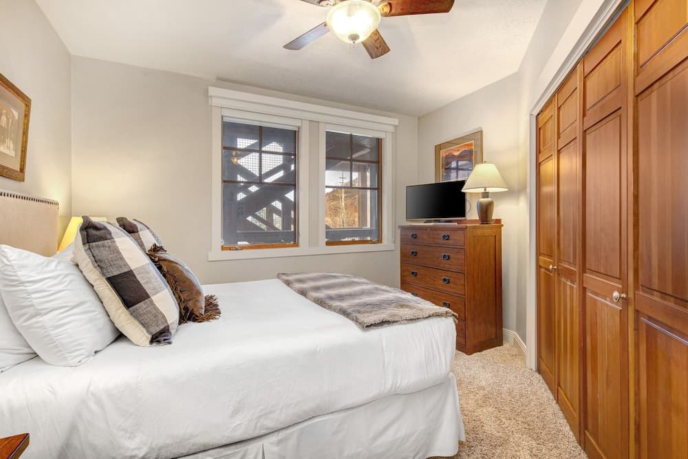 Town Pointe A102 3 Bedroom Condo by RedAwning