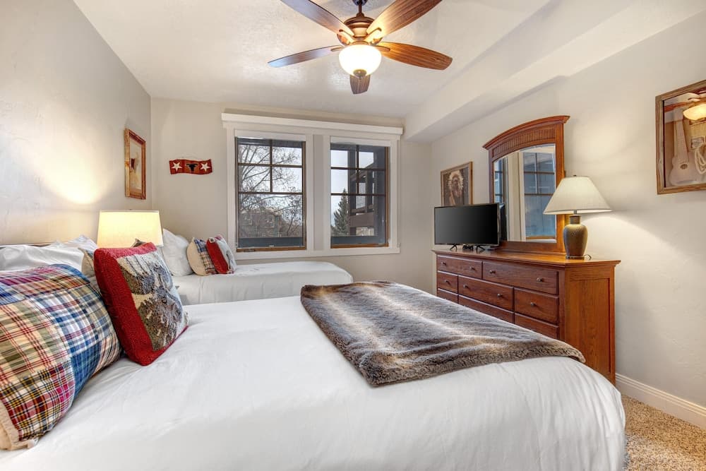 Town Pointe A102 3 Bedroom Condo by RedAwning