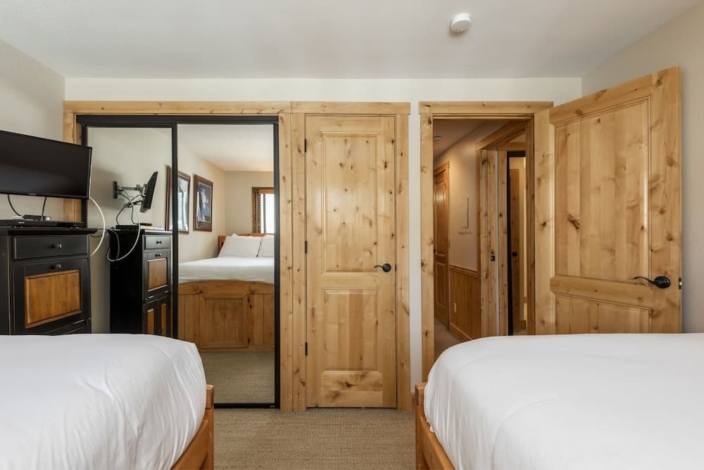 Snow Flower 023 2 Bedroom Condo by RedAwning