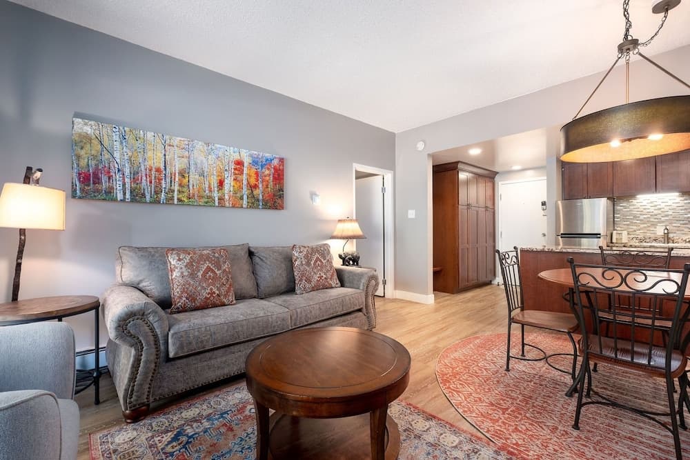 Edelweiss Haus 117 1 Bedroom Condo by RedAwning