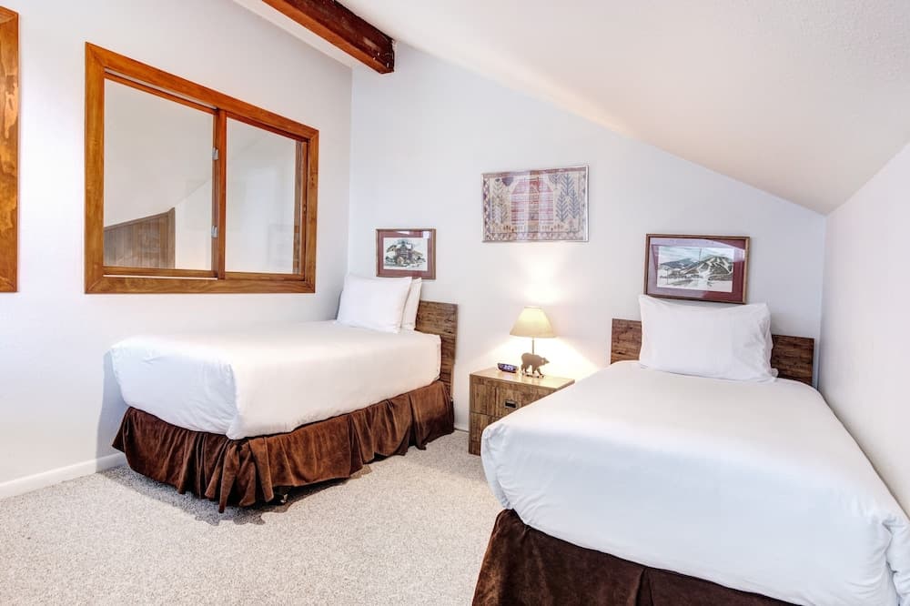 Snow Flower 152 2 Bedroom Condo by RedAwning