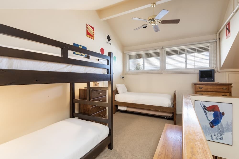 Snow Flower 154 2 Bedroom Condo by Redawning