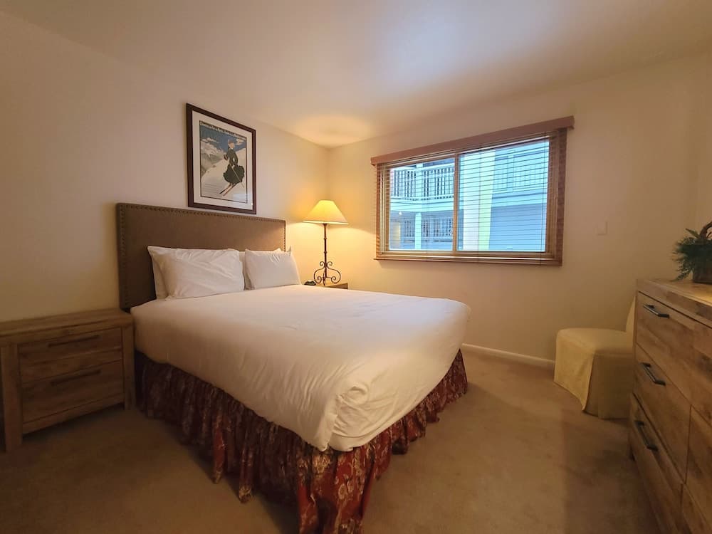 Snow Flower 063 3 Bedroom Condo by RedAwning