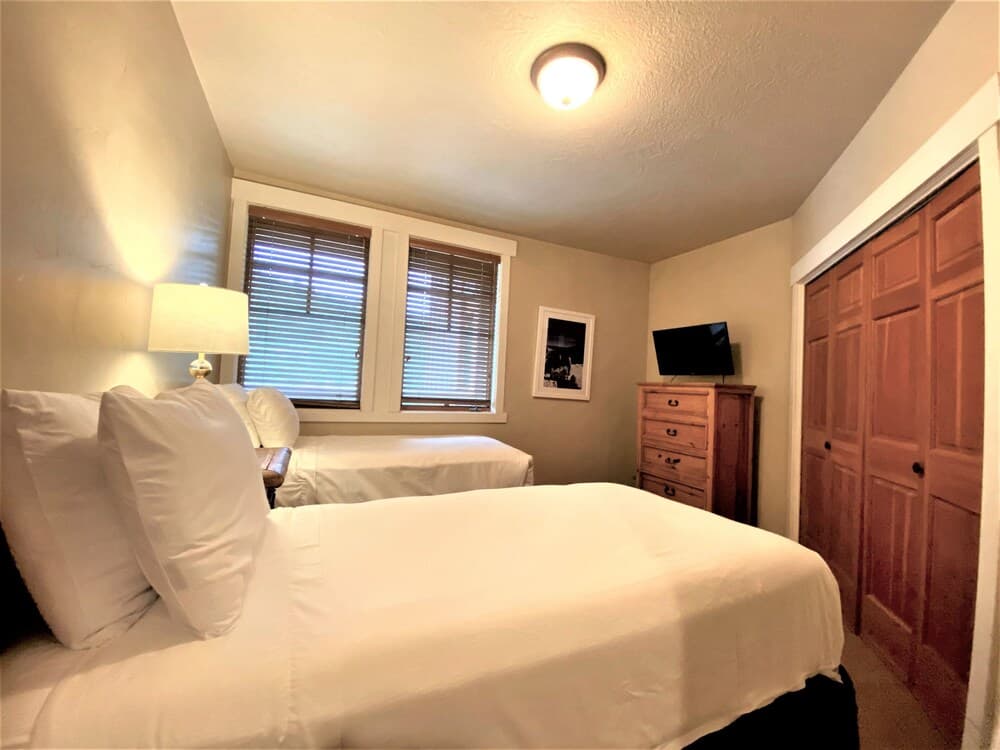 Town Pointe B203 3 Bedroom Condo by RedAwning