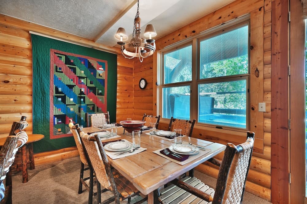 Comstock 204 2 Bedroom Condo by RedAwning