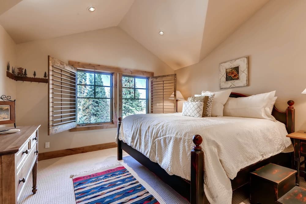 Red Pine Residence 6 Bedroom Home by RedAwning