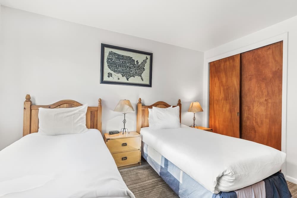 Snow Flower 065 2 Bedroom Condo by RedAwning