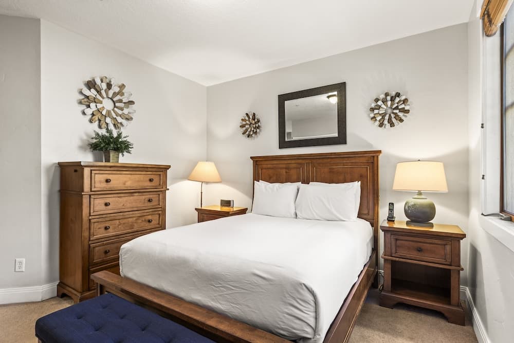 Town Pointe C101 3 Bedroom Condo by RedAwning