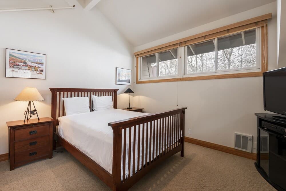 Snow Flower 153 3 Bedroom Condo by Redawning