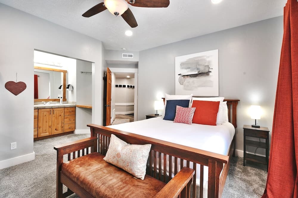 Town Pointe B101 3 Bedroom Condo by RedAwning