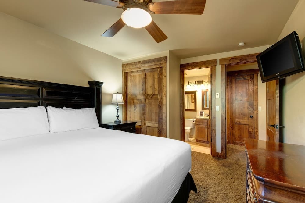 Snow Flower 109 2 Bedroom Condo by RedAwning