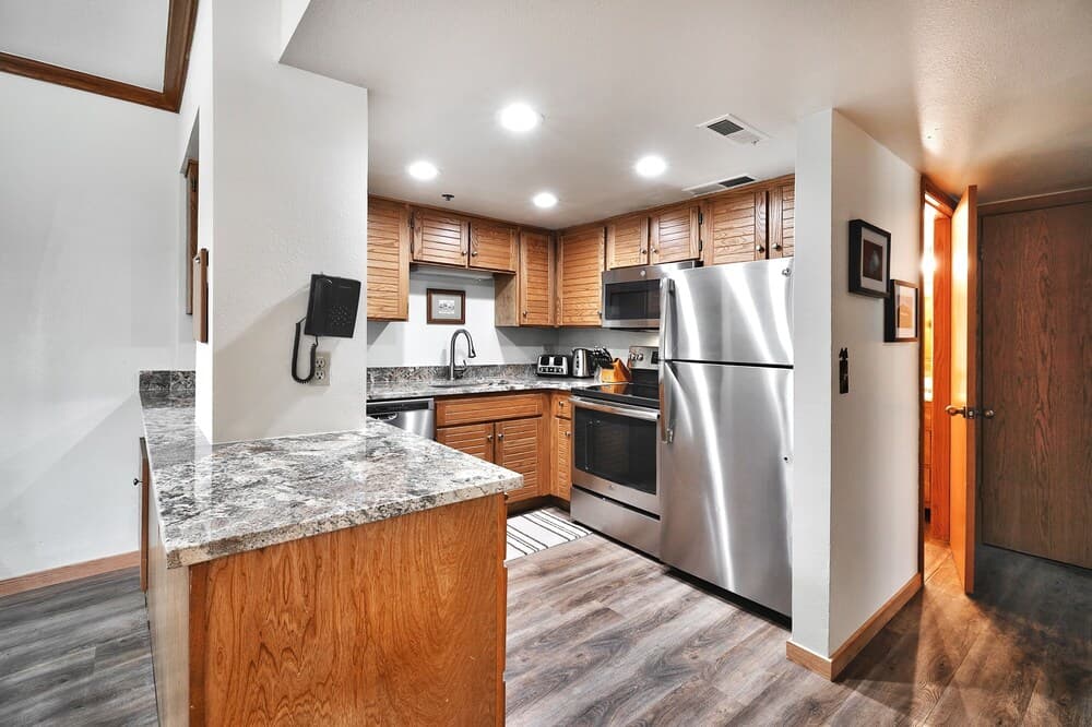 Park Station 244-1 1 Bedroom Condo by Redawning