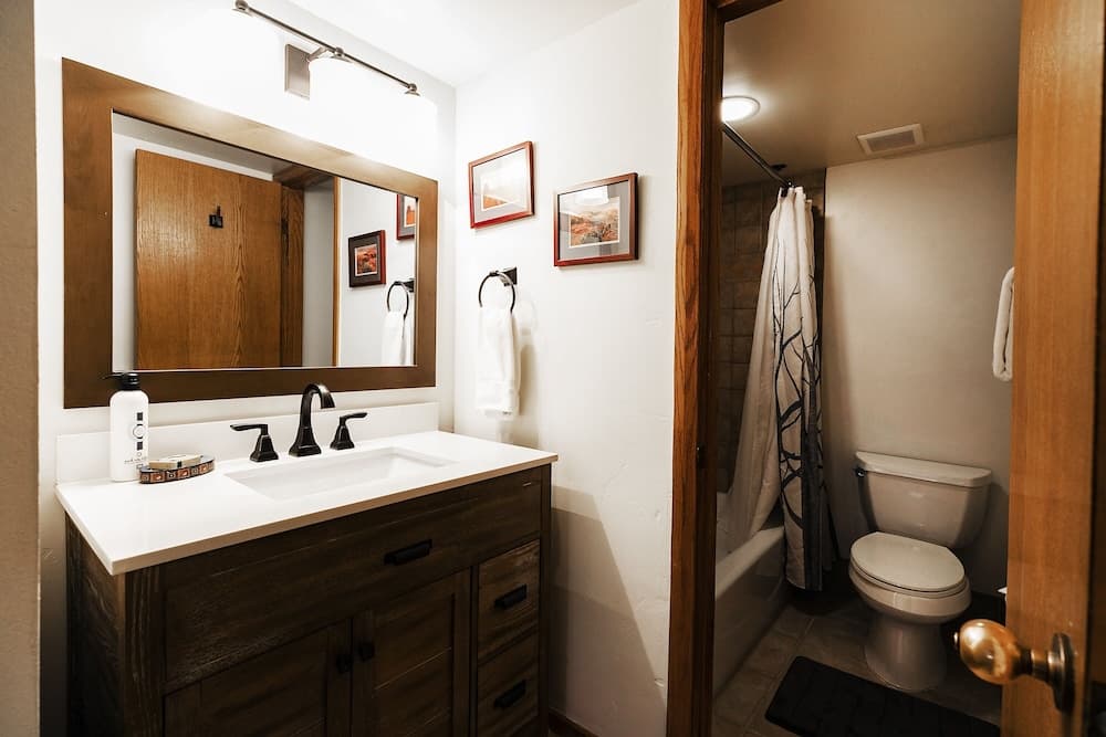 Park Station 244-1 1 Bedroom Condo by Redawning