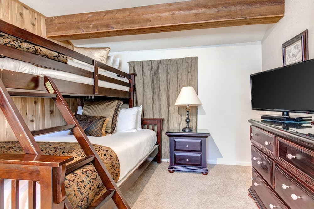 Snow Flower 030 3 Bedroom Condo by RedAwning