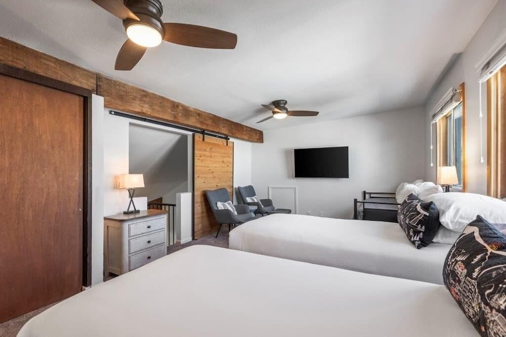 Snow Flower 079 2 Bedroom Condo by RedAwning