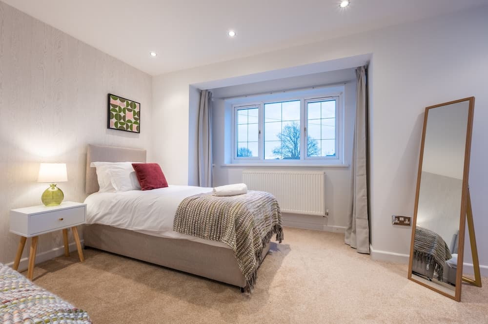 Tŷ Coch by Tŷ SA in Wales - Free Parking