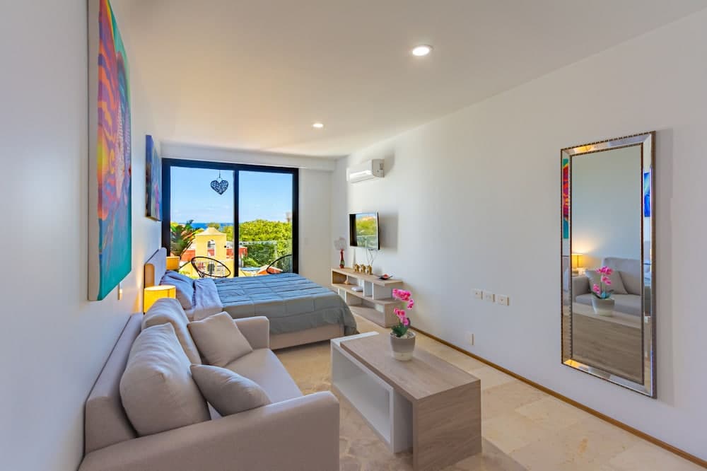 Luxury Sea view Studio on the 5th Av