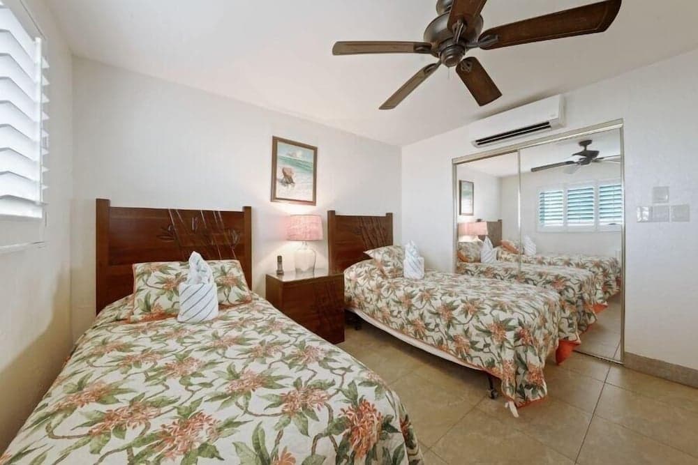 Menehune Shores, #623 2 Bedroom Condo by RedAwning