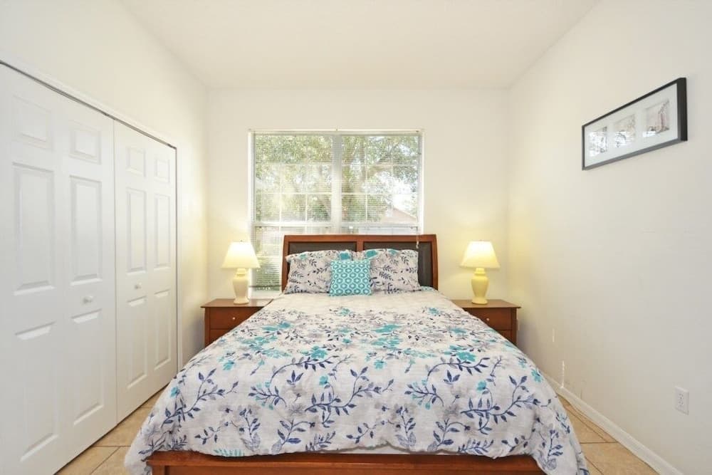 Palm Villa 4 Bedroom Home by RedAwning