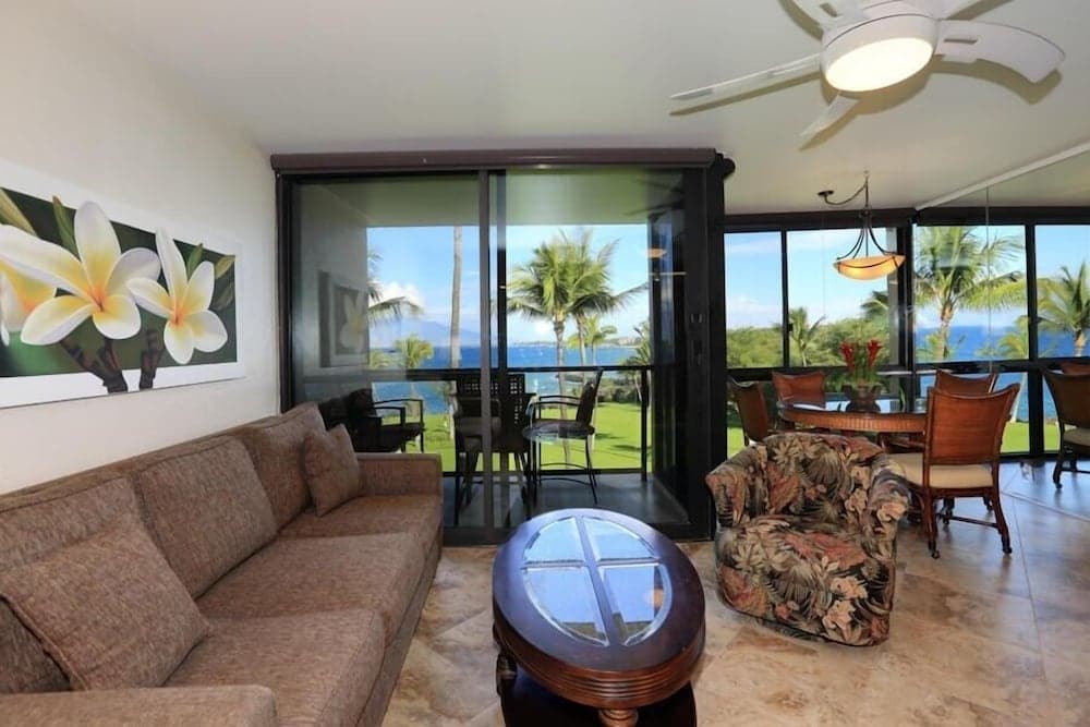Kihei Surfside, #511 1 Bedroom Condo by RedAwning