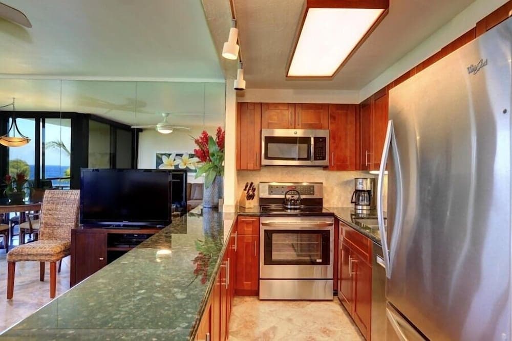 Kihei Surfside, #511 1 Bedroom Condo by RedAwning