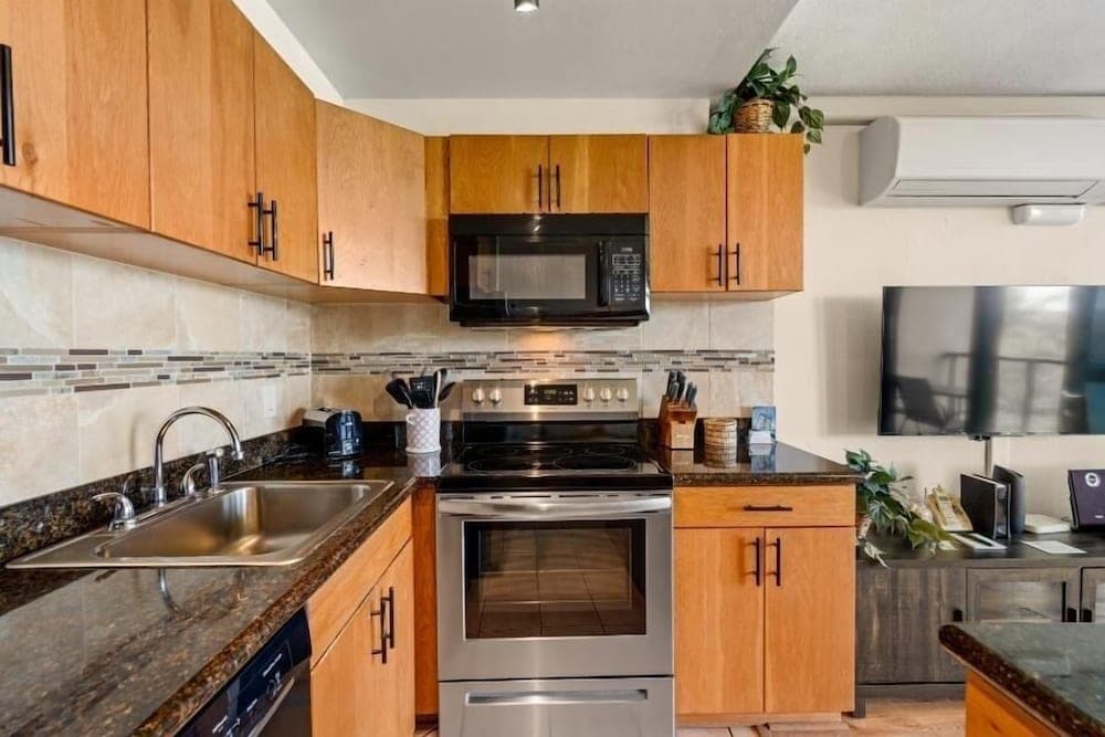 Kihei Surfside, #608 1 Bedroom Condo by RedAwning