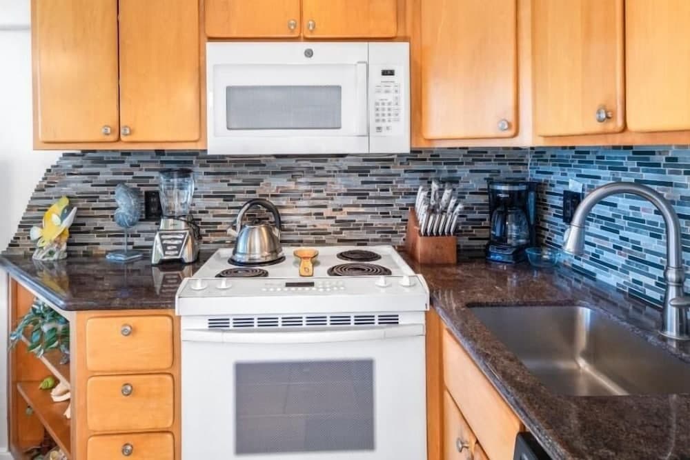 Kihei Surfside, #509 1 Bedroom Condo by RedAwning