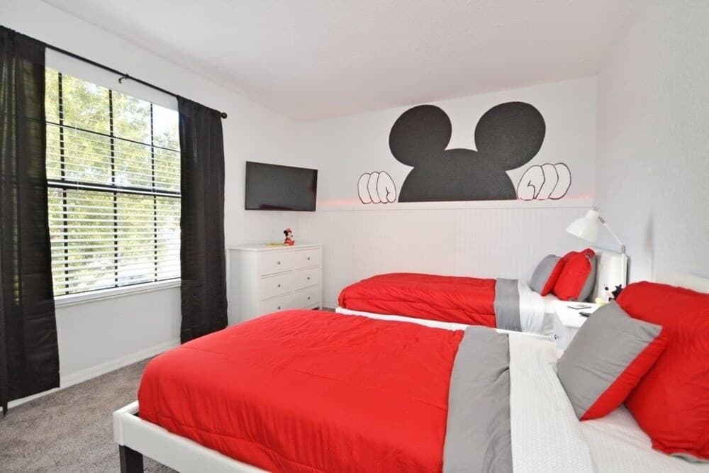 Amarillo Sky 4 Bedroom Home by Redawning