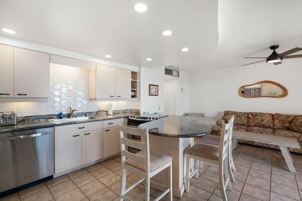 Kihei Beach, #306 1 Bedroom Condo by RedAwning