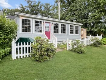 Family Tides - Y850 Beautiful Home Only A 10 Minute Walk To Short Sands Beach! 2 Bedroom Home by Redawning