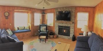 Moirai - W002 Relaxing Home With A Quiet View, Minutes Away From Moody Beach 3 Bedroom Home by Redawning