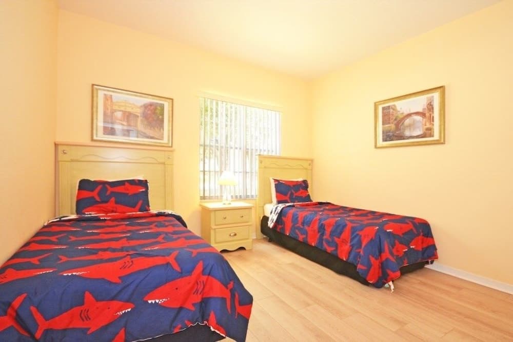 Cocoa Villa 4 Bedroom Home by Redawning