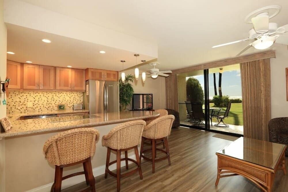 Kihei Beach, #103 1 Bedroom Condo by Redawning
