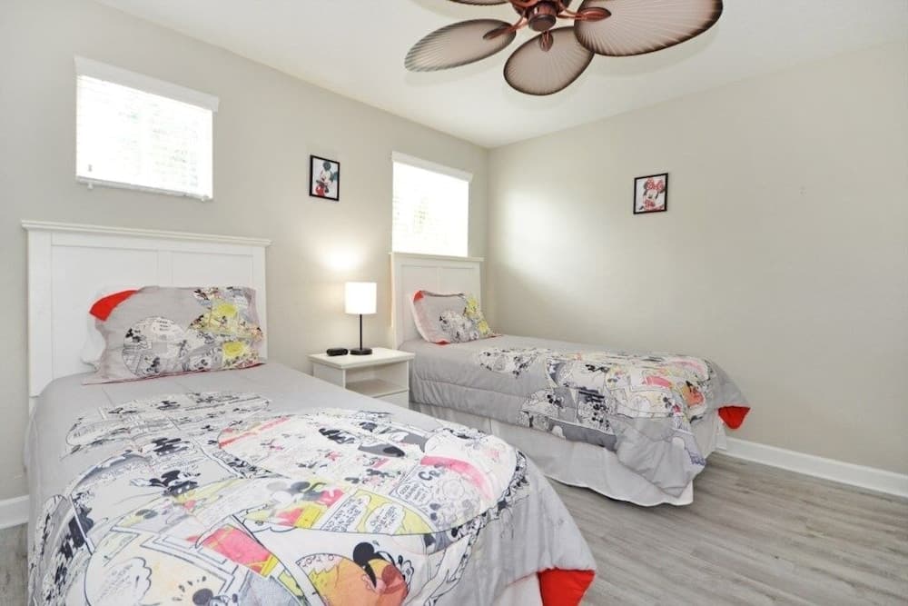 Bamboo Palm 5 Bedroom Home by RedAwning