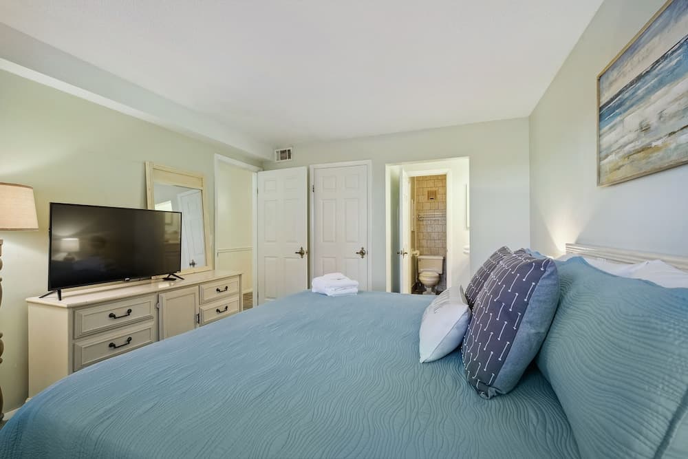 Summit by Book That Condo