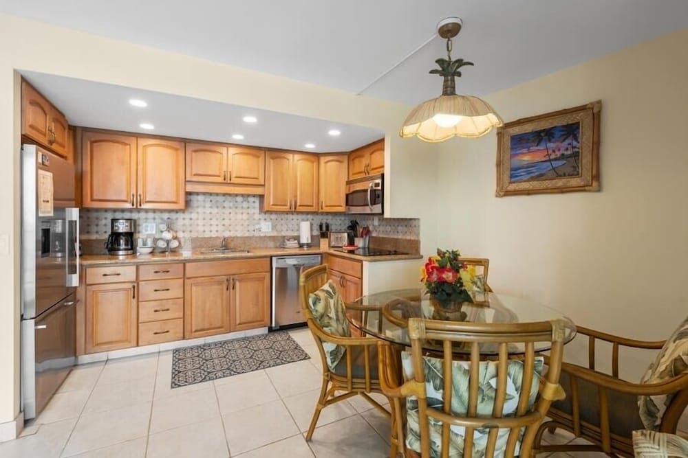 Kihei Beach, #305 1 Bedroom Condo by RedAwning