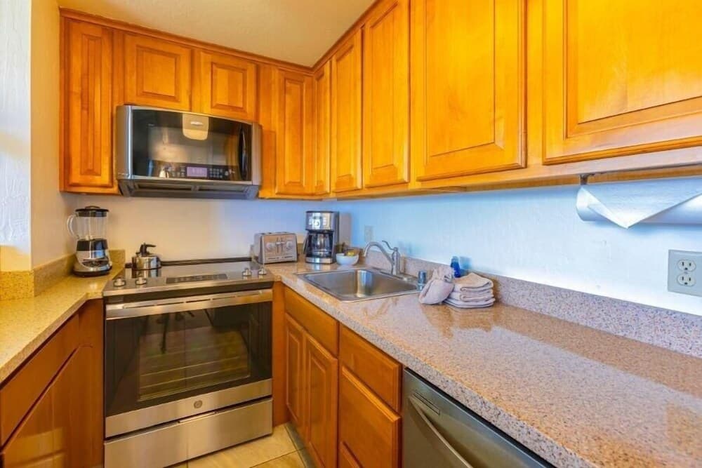 Kihei Surfside, #311 1 Bedroom Condo by RedAwning