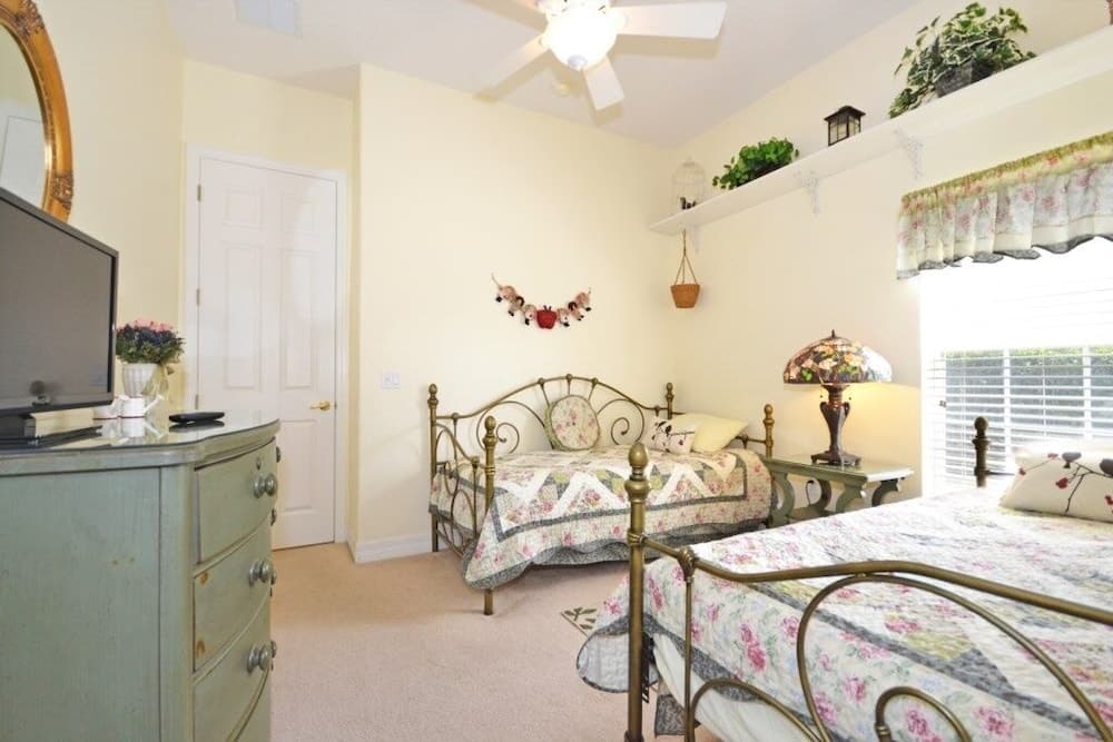 Formosa Lake House 5 Bedroom Home by Redawning