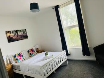 Stunning 2-bed House in Chatham