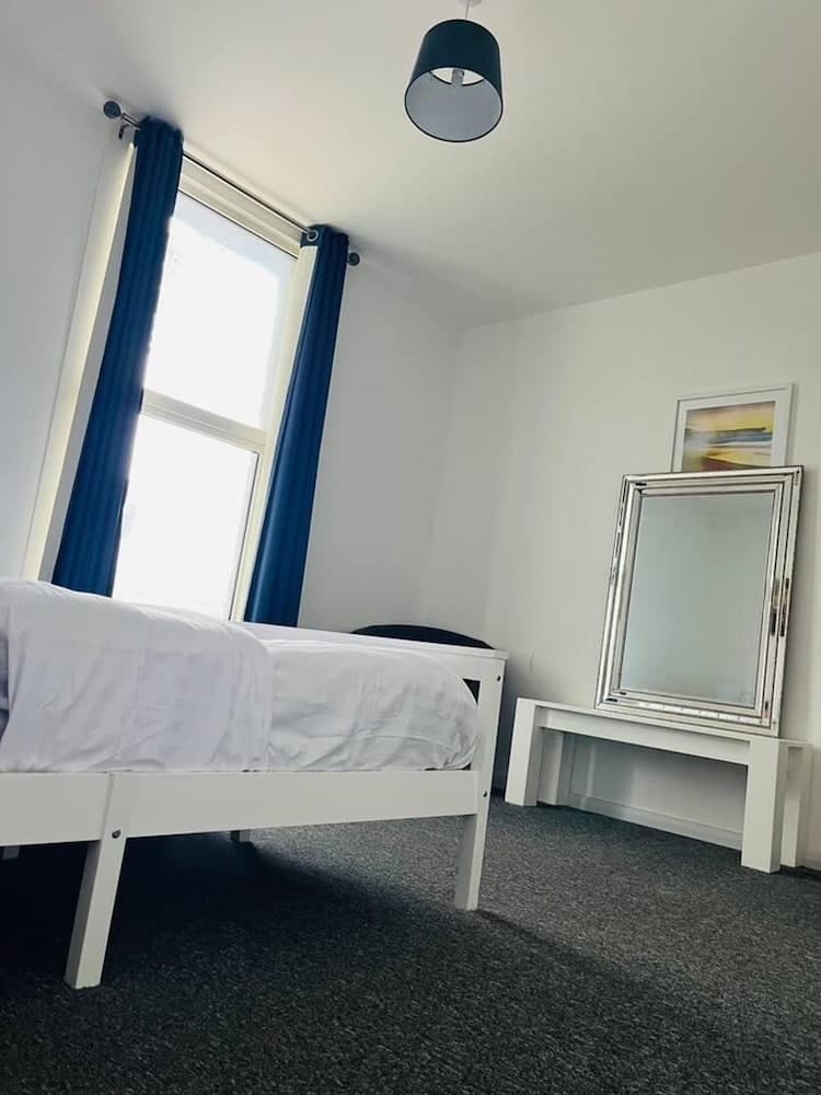 Stunning 2-bed House in Chatham