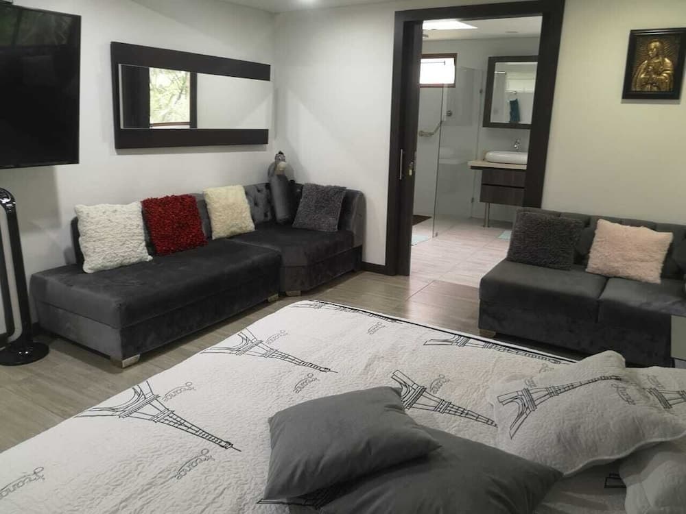 CASA SUYTE LEGUIZAMON