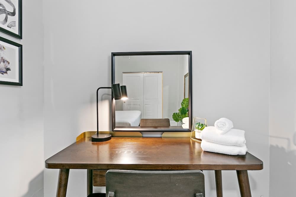 3BR Apt near Shops Dining and DePaul