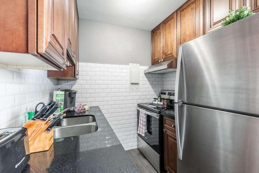 2BR Apartment- Near DT Hamilton With Netflix