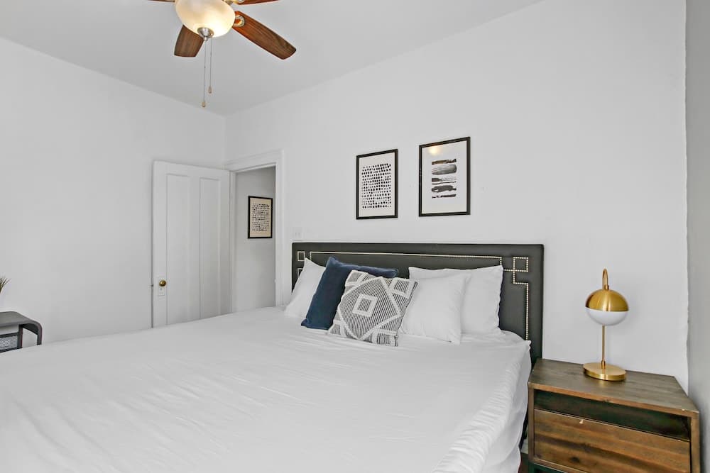 Chicago Lifestyle 3BR Apt in Lake View