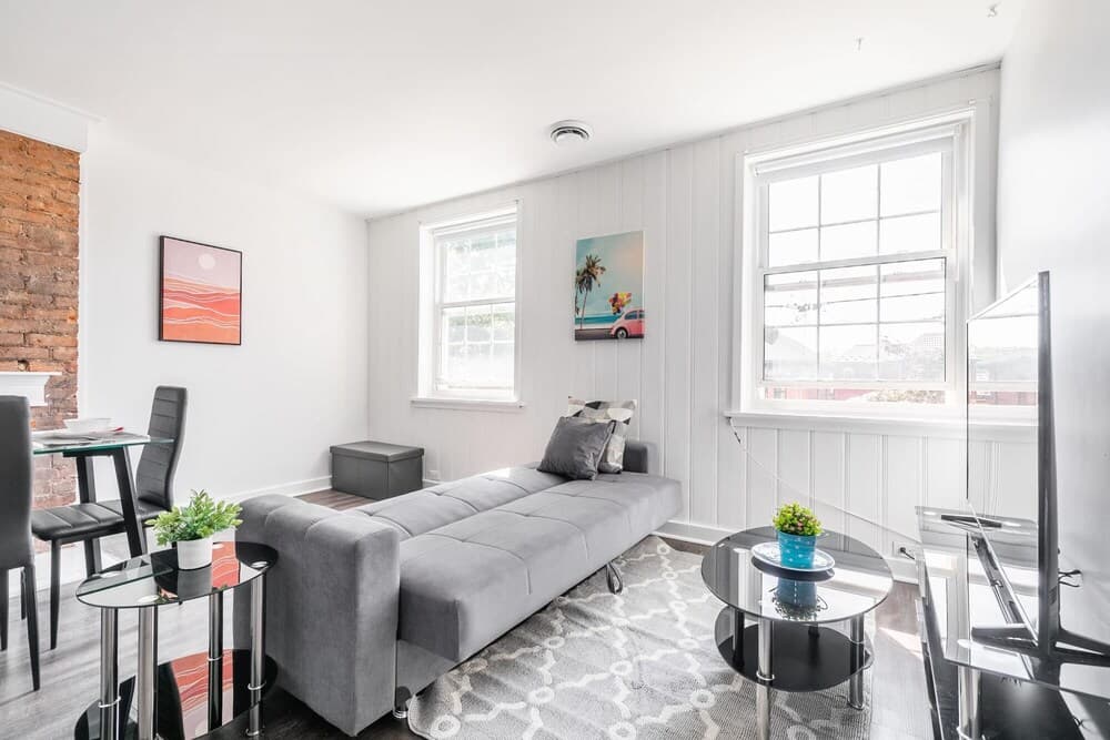 2BR Apt w Netflix - Close to Shopping Parks