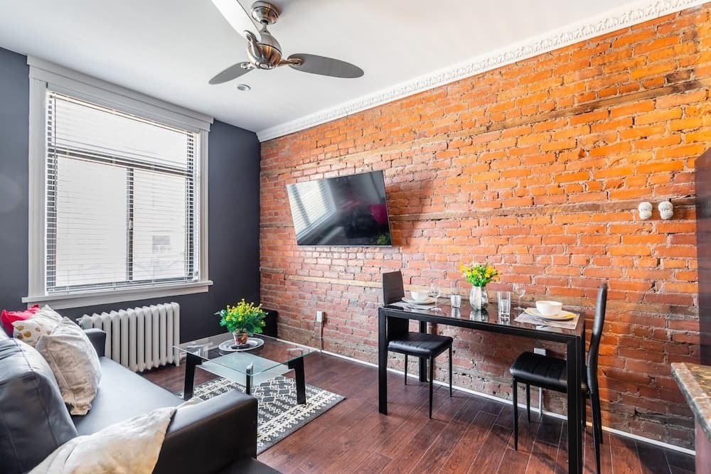 2BR Apt With King Bed Netflix - Near Downtown