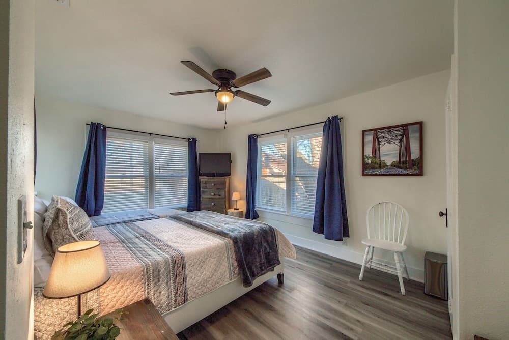 Dt 323 Kessler Cottage 2 Bedroom Home by RedAwning