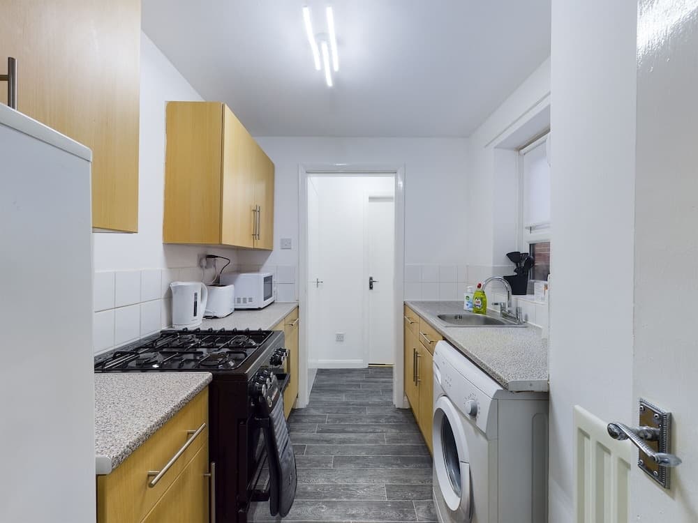 Lovely! 2-bed House Located in Soke - on - Trent